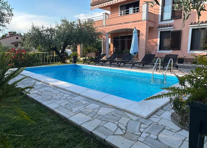 아파트 Mandic 풀라