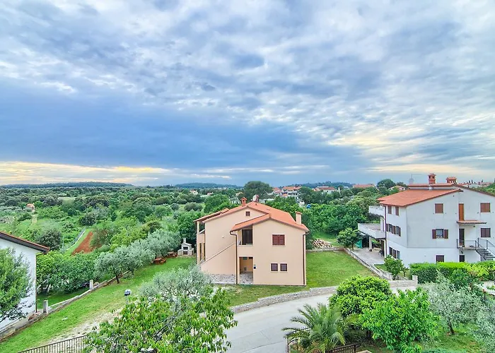 아파트 Mandic 풀라